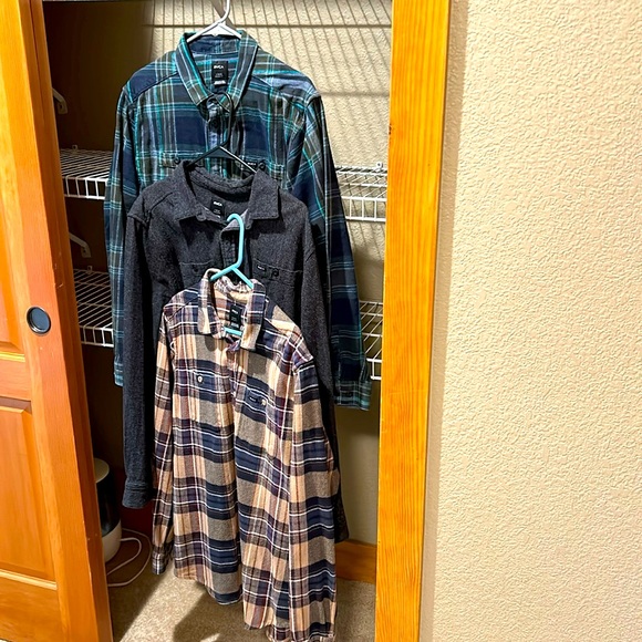 3 men’s large RVCA flannel button downs - Picture 1 of 7